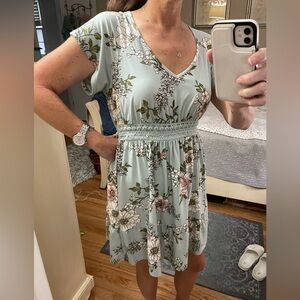 No Boundaries V-Neck Floral Dress in Soft Green XXL 19 Juniors